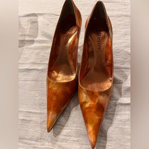 Gold and orange padding leather point toes gold heal shoes